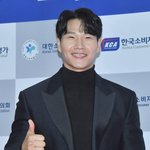 신혼 김종국, 미국 <b>LA</b> 손흥민 경기 포착 “축구 못해, 이렇게는...