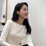 번의 출근 그리고 리본”…주시은, 가을빛 미소→<b>청아</b>한 분위기 가득