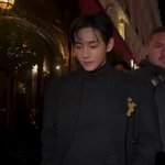 뷔 패션위크 가서 <b>이틀동안</b> 6코디