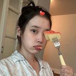 '이종석' 아이유, 화장 벗기니 완전 아기얼굴…어딜 봐서 32살...