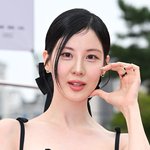 올블랙 드레스에 돋보이는 백옥 피부 '우아한 블랙<b>스완</b>' [MHN영상]