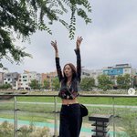 손담비, 출산 전 잘록 허리 되찾았다…과감 크롭<b>트</b> 티 패션 [<b>N</b>샷]