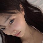 강혜원, '쌩얼' 침대 셀카 공개? 화장기 없어도 <b>청초</b>한 미모