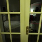 꽁꽁 숨긴 아내 딱 들켰다…여리여리 모습 담긴 신혼여행 영상 <b>삭제</b>