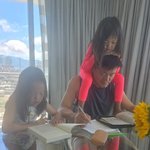 딸 공개했다…"좋은점+나쁜점 동시에" 딸바보 성경<b>필사</b> 열심히