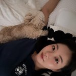 길어도 힘드네요”…김사랑, 반려견과 포근한 일상→휴식 감성 <b>극대화</b>