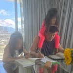 <b>JYP</b> 박진영, 딸 목말 태우고도 성경 필사…오키나와 가족여행 근황...