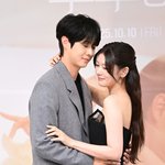 [모두드루와] '<b>위장</b>부부' 최우식정소민의 아찔한 포즈…"우리 결혼했어요...