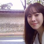 흐리지만 맑게”…한지민, 다정한 가을 오후→청명 <b>미소</b>의 순간