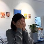 [댓글부탁해] “<b>손끝</b> 너머로 느껴진 온기”…유이, 회색빛 가을 오전→포근한...