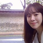 연하 남친' 한지민, 가을 여신 <b>무드</b> 뽐내며 미모 자랑…최정훈이...