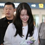 윤아 ‘<b>꽃</b>보다 더 예쁜 <b>꽃미소</b>’[포토엔HD]