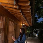 “연휴 끝났으니 해야죠”…김사랑, 단아한 가을밤→여운 가득한 한옥...