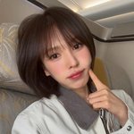 빛이 머문 오후”…웬디, 짧은 단발 속 고요→가을 <b>비행</b> 감성