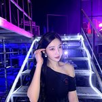 '크러쉬' 조이, 콘서트 백스테이지 이런 느낌…우아한 고혹美