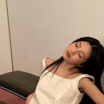 [드루와] 조이, 치마에 구멍이 숭숭… 크러쉬 눈 감아 [스타샷]