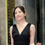 안유진 오늘자 W <b>Korea</b> 드레스핏..