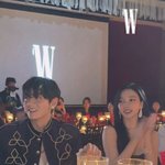 W행사 오늘 <b>뷔</b>랑 카리나 옆자리