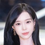 [현장포토] "<b>보석</b> 보다 빛나"…윈터, 요정 비주얼