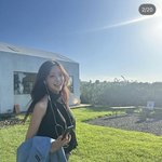 '금융맨' 효민, 제주는 덥나봐…등 <b>파인</b> 블라우스에 아찔