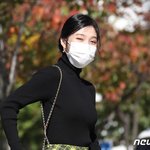 '크러쉬' 조이, 가을 <b>햇살</b>에 반짝반짝