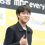 [POP이슈]<b>이무진</b> KBS 보이콧 피해자 규진에 사과 “지난 일이지만...