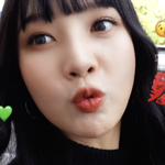 '크러쉬' 조이, <b>예상</b> 밖 배경화면‥애정전선 이상 無?