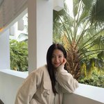 '<b>병역</b> 논란 가수 열애설' 박주현, 개미 허리 드러내며…'크롭톱+점퍼'...