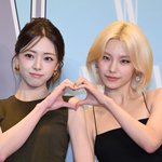[포토]있지 <b>유나</b>, 예지 ‘더블유코리아 LOVE YOUR W 2025’...