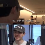 공항 패션 극과 극인 김우빈 <b>vs</b> 도경수