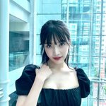 '크러쉬'조이, 끈으로만 겨우 가린 등..아찔한 <b>미니</b>드레스 러블리