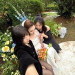 [모두드루와] 누가 봐도 한 집안 미모…조이,크러쉬 결혼식서 '싱크로율...