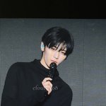 <b>한태산</b> 컴백 쇼케이스 폰카 너무 좋음