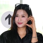에이핑크 오하영, <b>AI</b> 제작사 대표 손잡고 벅찬 소식 알렸다…"3년...