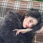 추워져도 무결점 미모···몽환적 눈빛에 시선 집중[<b>SNS</b>는 지금]