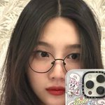 [댓글부탁해] ‘크러쉬’ 레드<b>벨벳</b> 조이 안경 찰떡 소화, 일상도...