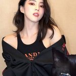 [어케생각해] 韓 팬미팅 앞둔 한소희, 빨간색 렌즈 끼고 뱀파이어...