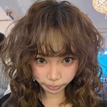 노란 아이섀도우도 '찰떡'...<b>히피</b>펌+레이스로 완성한 힙한 매력