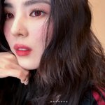 한소희, 빨간색 렌즈도 소화하네..부정할 수 없는 압도적 <b>퇴폐</b>미