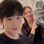 최시훈에<b>일리</b>, 깨 볶는 신혼 생활 인증… "와이프가 준비한 서프라이즈"...