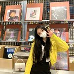 레드<b>벨벳</b> 조이, 크러쉬와 백화점 데이트?...행복한 일상[TEN]