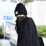 [현장포토] "오늘은, 블랙<b>시크</b>"…제니, 심쿵 눈맞춤