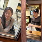 2세 준비 고백하더니…카페 데이트 <b>포착</b> '여전히 신혼' [해시태그]