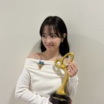 박보영, 국무총리 <b>표창</b> 들고 수줍..청순+러블리 비주얼