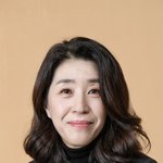 ‘국민 엄마’ 김미경, 대통령 <b>표창</b> 수상 “작품으로 아들·딸 약...
