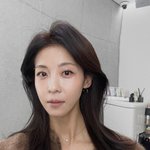 상대 누구길래 "사랑해"…피<b>부결</b>까지 보이는 비현실적인 미모 인증...