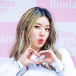 [사진]<b>리정</b>,'애교 넘치는 손하트'