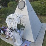 홍경민, 故<b>신해철</b> 추모…“하늘나라 가는 스케줄 때문에“