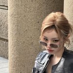 “<b>그윽</b>한 시선이 머물렀다”…우기, 가을빛 가득→도회적 압도