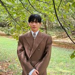 방탄소년단 뷔 한입에 파리 크루아상 가게 ‘<b>성지</b>화’